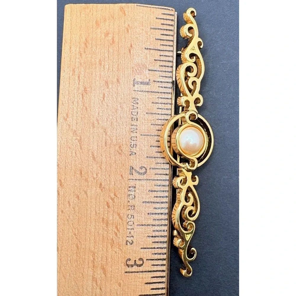 Vintage Monet Faux‎ Pearl Swirl Bar Brooch Gold Tone Retro Glam 3